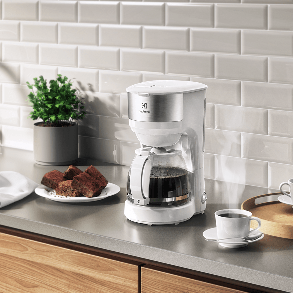 https://electroluxar.vtexassets.com/arquivos/ids/162060/Coffee_Machine_ECM21_Kitchen_Electrolux_1000x1000.png?v=637841604290570000