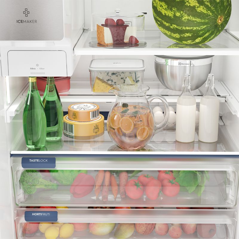 Refrigerator_Retractable-Shelf_Electrolux_Spanish