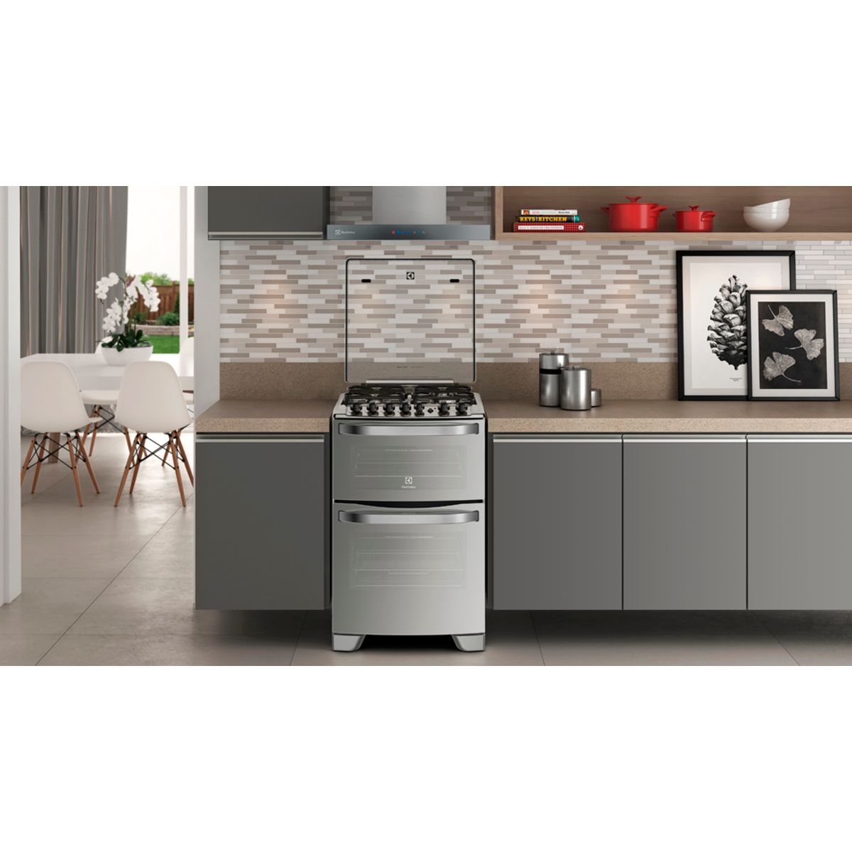 Range_56DXQ_In_The_Kitchen_Electrolux_Spanish.jpg