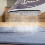 Steam_Iron_ESI50_Bottom_Electrolux_1000x1000.jpg