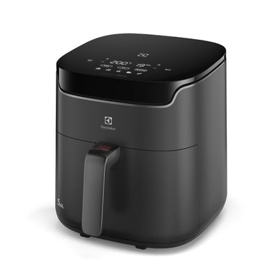 Airfryer_EAF45_Perspective_Electrolux_Spanish