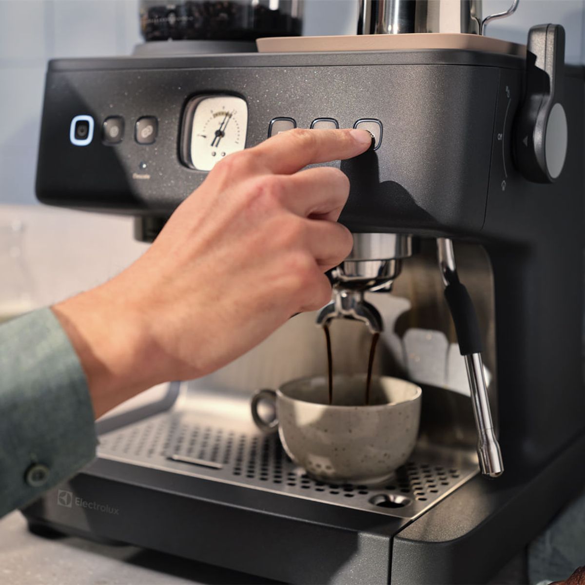 Maquina_Cafe_ECM90_Modo_uso_Electrolux_Spanish_-1000x1000.raw